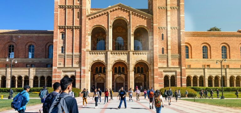 Mejores universidades de Estados Unidos para familias latinas: el mapa que cambia dónde conviene invertir
