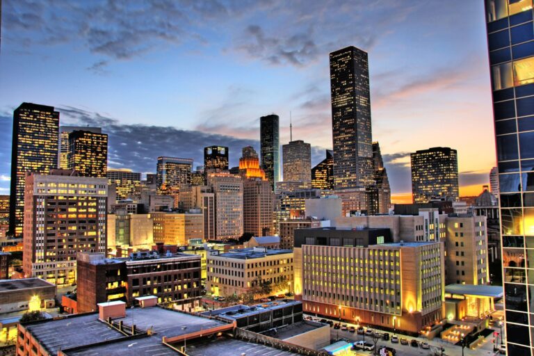 Negocios rentables en Houston: la ciudad que añade un residente cada 4 minutos (y lo que eso significa para tu inversión)