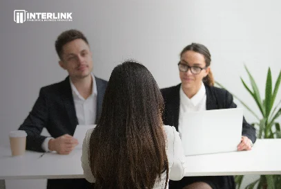 Trabajos en Estados Unidos para mujeres inmigrantes: de empleada a dueña de negocio en 2026